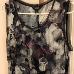 Ladies sleeveless tunic length top